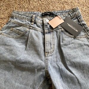 High waisted Ruched front pockets NWT mom jeans